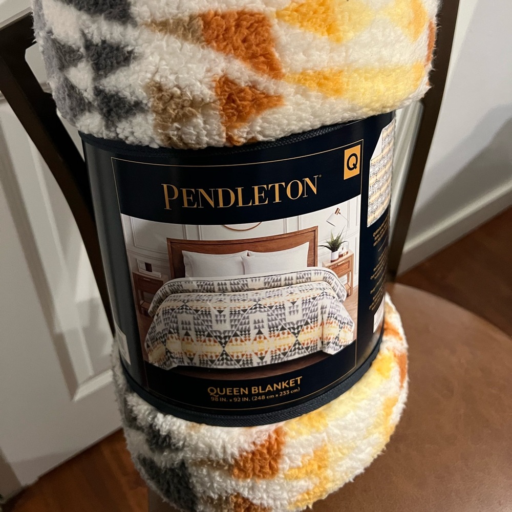 Pendleton Queen Sherpa Blanket - Arrowpoint